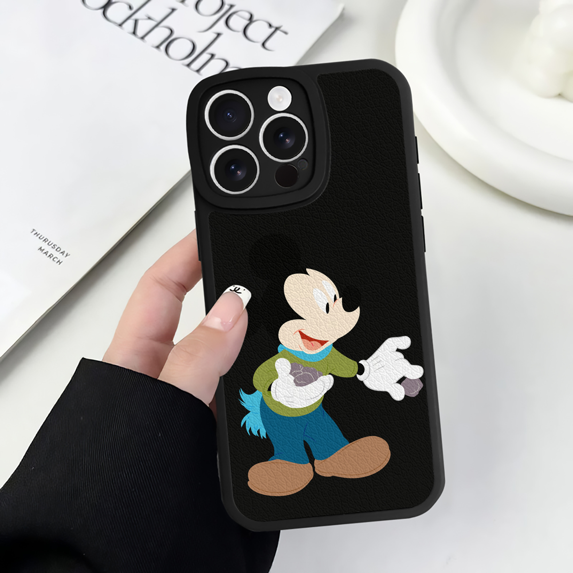 （画像用） ミッキーマウス Mickey Mouse 【iPhone 16シリーズ対応】シリコンスマホケース（レザー調） 材質：シリコン